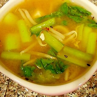 豆腐とレタスのピリ辛スープ